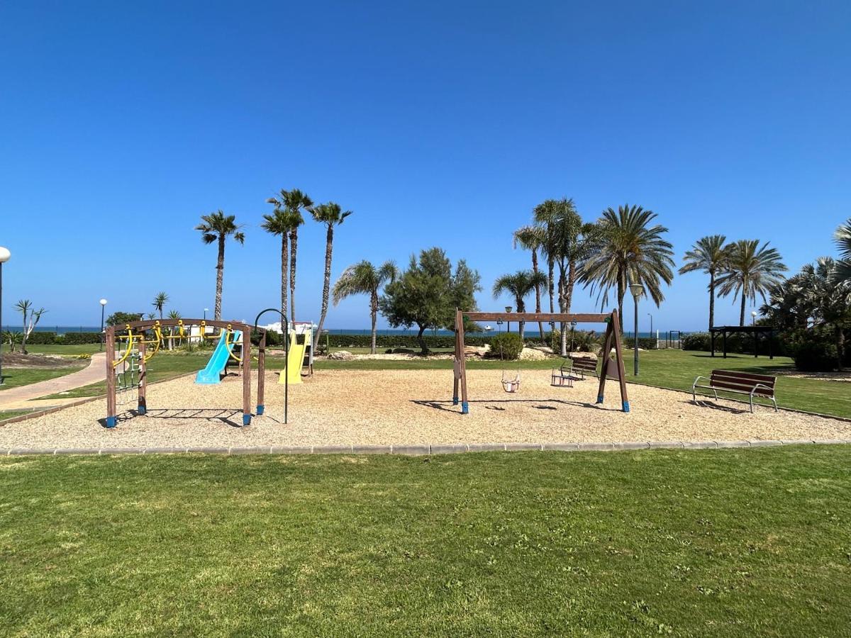 Atico Junto Al Mar,acceso Directo A La Playa,jardines De Nuevo Vera,wifi *