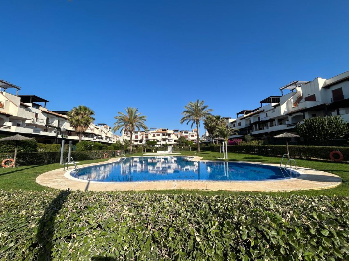 Atico Junto Al Mar,acceso Directo A La Playa,jardines De Nuevo Vera,wifi